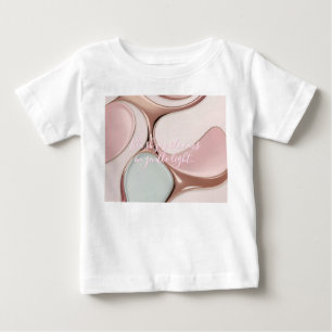Babys klassisches T-Shirt in stilvoller Grafik