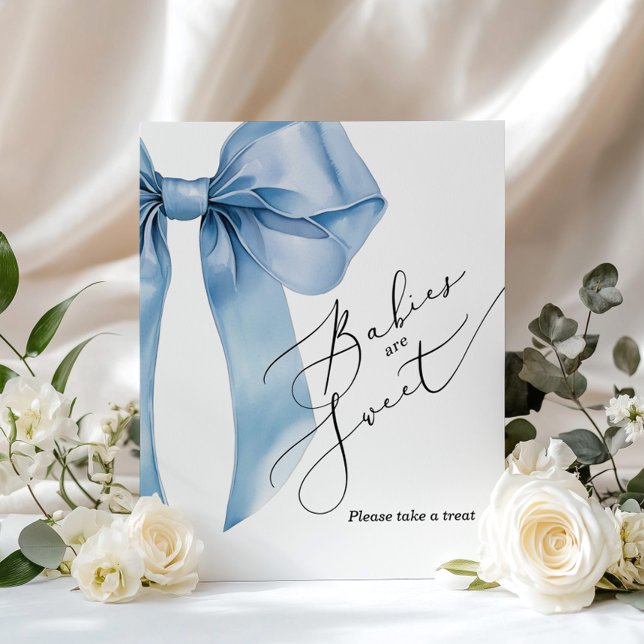 Babys sind süß und nehmen eine Leckerei blaue Bow  Poster (Von Creator hochgeladen)