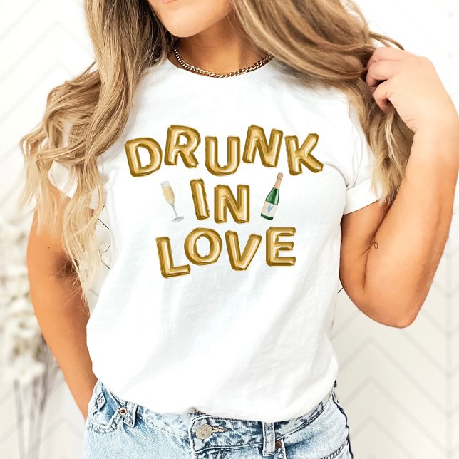 Bach & Boozy Bachelorette Betrunken in Liebe T-Shirt (Von Creator hochgeladen)