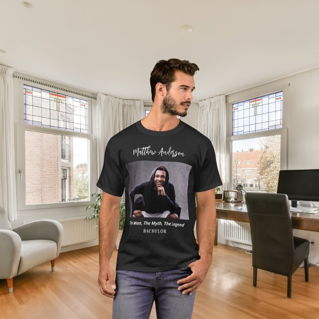 Bachelor Foto Mann Mythos Legende Name Spaß T-Shirt (Von Creator hochgeladen)