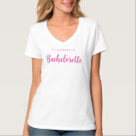 Bachelorette Brautparty Weibchen Weiß und Heiß Ros T-Shirt<br><div class="desc">Benutzerdefinierter Bildtext hier Bekleidungsvorlage Personalisierte Frauenmode / Kleidung / Tops & T - Shirt / FrauenT - Shirt / Weiblich Weiß und Heiß rosa Junggeselinnen-Abschied Bridesmaid Name Damen V-Neck T - Shirt.</div>