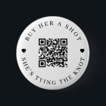 Bachelorette kauft ihr einen Schuss, den sie am Kn Button<br><div class="desc">Modernes und elegantes Design bedruckt Minimalistisch Bachelorette Kaufen Sie Ihre A Shot She's The Knot Taste,  die mit Ihrem Text angepasst werden kann. Bitte klicken Sie auf den Button "Anpassen" und verwenden Sie unser Design-Tool,  um diese Vorlage zu ändern. Karo im Grafikdesign-Store für andere Produkte,  die diesem Design entsprechen!</div>