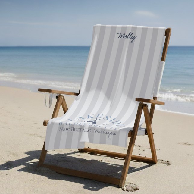 Bachelorette-Klassik Strandtuch (Kick back at the lake with this coastal Classic Lake Bachelorette Girls Weekend Beach Towel!)