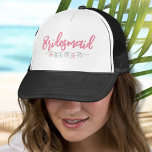 Bachelorette Weekend Beach Pink Bridesmaid Truckerkappe<br><div class="desc">Bachelorette Weekend Pink Beach Muschel Bridesmaid Trucker Hat. Ein cooles Wasserfarbenthema in Küstennähe, Wassersport oder Strand mit Rosa und aquamarinen Farbtönen, das den Blick auf eine Entspannung der Braut und ihrer Bestien am Strand ebnen lässt. Von den Ausflügen nach Florida, The Hamptons, Kalifornien oder sogar etwas Internationaleres wie Mexiko, Hawaii...</div>