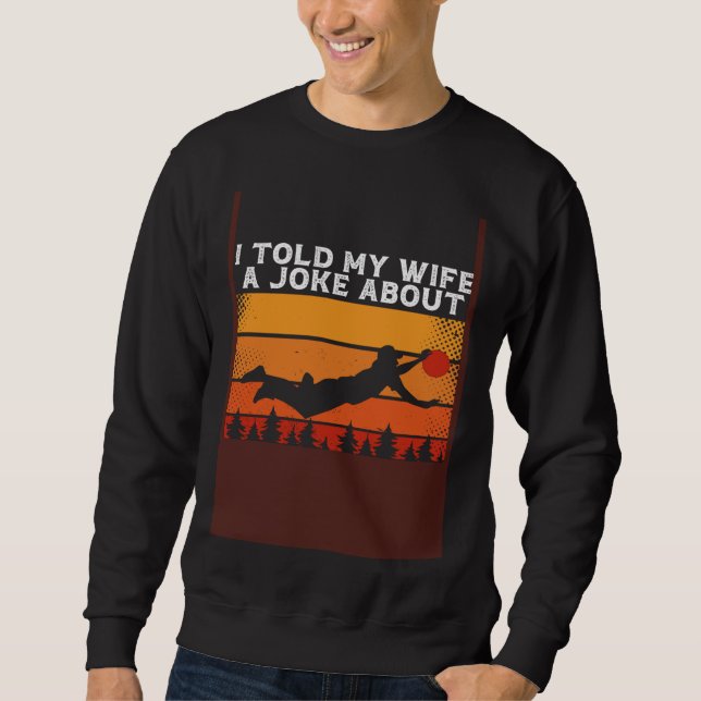 Back I Told My Wife A Joke About A Frisbee It Fell Sweatshirt (Vorderseite)