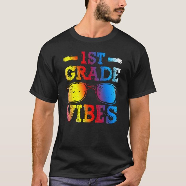 Back To School 1st Grade Vibes First Day Teacher K T-Shirt (Vorderseite)