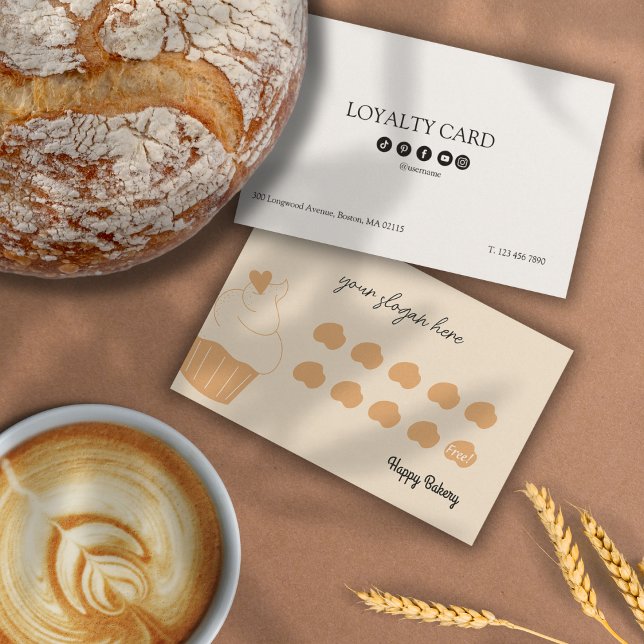 Bäckerei Koch Beige Muffins Hinzufügen Logo-Script Treuekarte (Bakery Chef Beige Muffins Add Logo Script Font Loyalty Card)