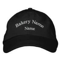 Bäckername bestickt mit schwarzem Hut