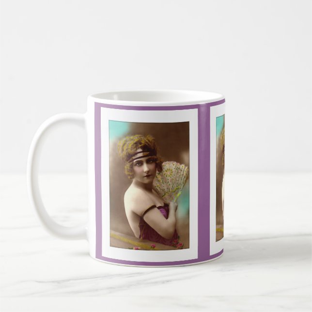 Backfisch im lila Kleid mit einem Fächer Kaffeetasse (Links)