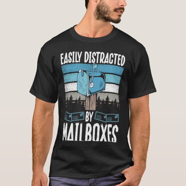 Backprint Easily Distracted By Mailboxes Postal Wo T-Shirt (Vorderseite)