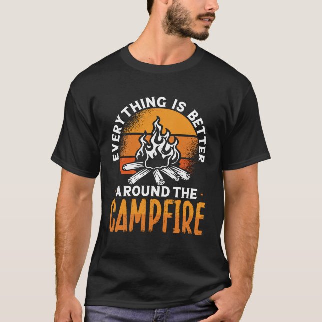 Backprint Everything Is Better Around The Campfire T-Shirt (Vorderseite)