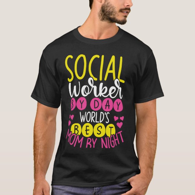 Backprint Social Worker By Day World's Best Mom By T-Shirt (Vorderseite)