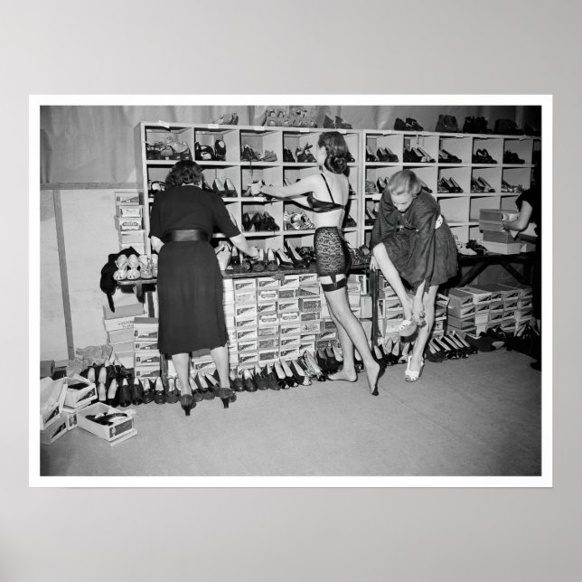 Backstage Mark Foy Fashion Show Circa 1947 Poster (Vorne)