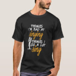 Bad At singing Funny Karaoke Sängerin Artist T-Shirt<br><div class="desc">Ich bin schlecht darin, Liebe zum Singen zu singen. Funny Design für diejenigen, die Liebe auf Bühne, in der Dusche, Chor oder Musical, Lead Sänger in der Musikband zu singen. Coole humorvolle Ware für Musiker, Künstler, Sänger, Songwriter und Rockband-Mitglied. Ideal für Karaoke Nacht und Vorführung. Große Weihnachtsgeschenke und Geburtstagsgeschenk für...</div>