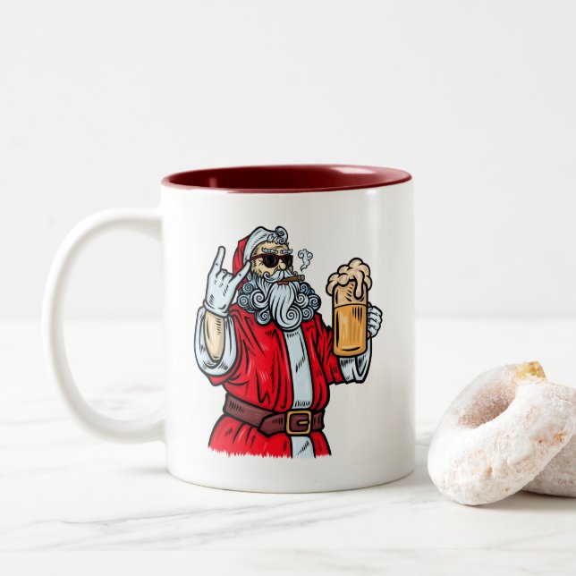 Bad Santa Claus, Rock, Bier und Zigar Zweifarbige Tasse (Mit Donut)