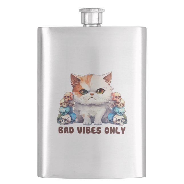 Bad Vibes only - Fierce Cat & Skulls Gothic Design Flachmann (Vorderseite)