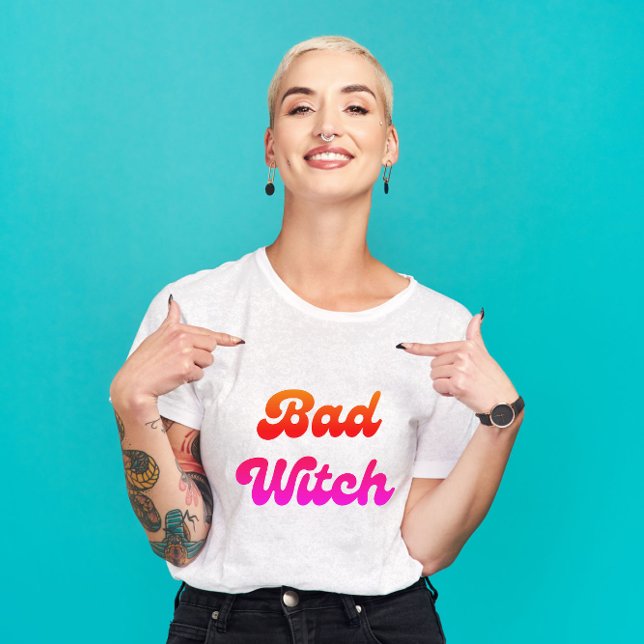 Bad Witch Funny Pink & Orange Retro Schriftart T-Shirt (Von Creator hochgeladen)