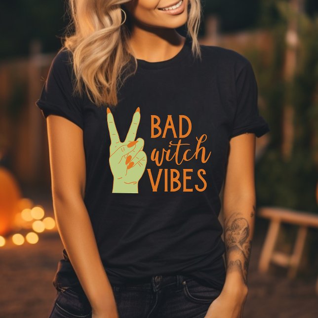 Bad Witch Vibes Modern Womens Halloween T-Shirt (Von Creator hochgeladen)