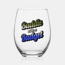 Baddie mit einem budgetären, gedächtnisfreien Wein