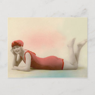 Badeanzug-Schönheit in Rose Rot Postkarte