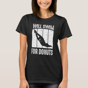 Badegäste schwimmen für Donuts, die das Schwimmen  T-Shirt