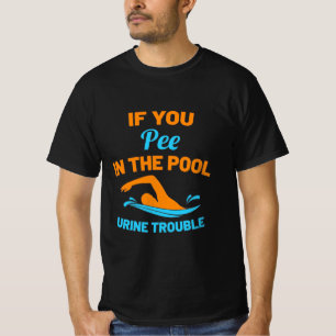 Badewanne im Pool T-Shirt