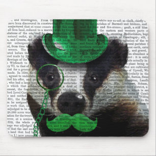Badger mit Grünem Top-Hut und Mustache Mousepad