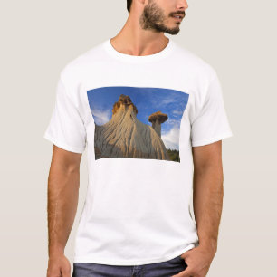 Badlands-Formationen im Makoshika-Staat Park in T-Shirt