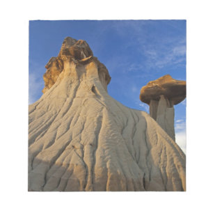 Badlands-Formationen im Makoshika State Park in Notizblock