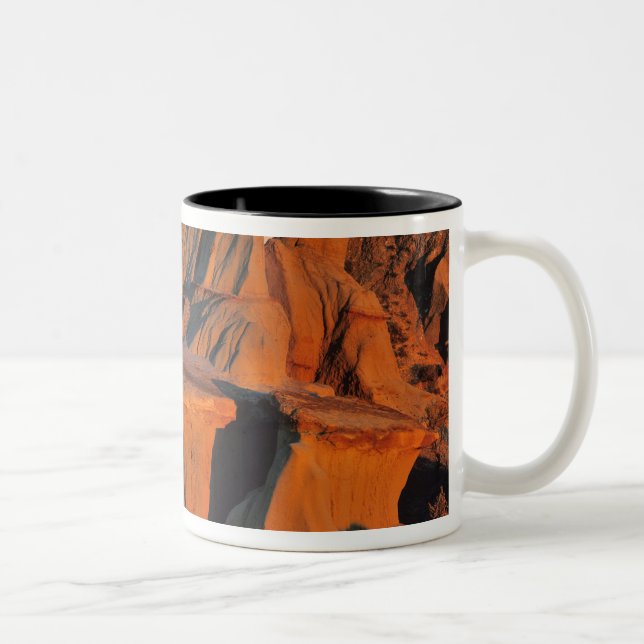 Badlands im Nationalpark Theodore Roosevelt Zweifarbige Tasse (Rechts)