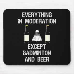 Badminton - Lustiger Badminton-Spieler und Bier  Mousepad