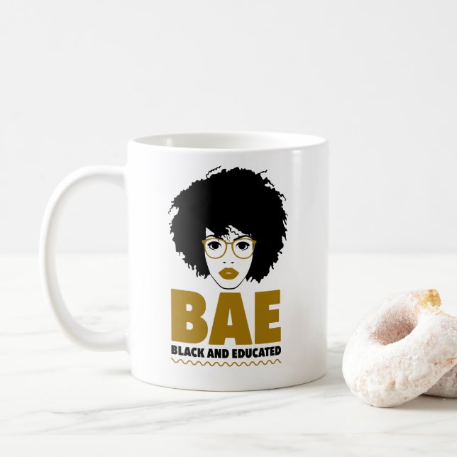 BAE: Schwarze und gebildete schwarze Frau Kaffeetasse (Mit Donut)