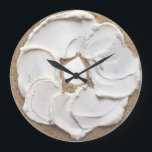 Bagel und Creme Cheese Novelty<br><div class="desc">Bagel und Sahne Käse Neuheit Wanduhr .. Spaß Essen thematische Uhren aus Ricaso .. perfekt für Ihre Küche und wird für viele Jahre ein Gesprächsthema sein</div>