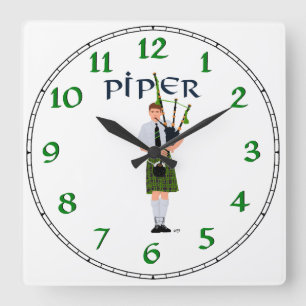Bagpiper - Green Kilt Quadratische Wanduhr
