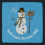 Bah Humbug Grumpy Christmas Snowman Introvert Töpfeuntersetzer<br><div class="desc">Bah humbug! Dieses lustige Design ist das perfekte Ding für ein Weihnachtsfest, ein Geschenk für Gastgeber oder Gastgeberin, oder für jeden, der ein wenig auf der antisozialen Seite ist und lieber die großen Menschenmengen dieser Ferienzeit meiden möchte. Ein Schneemann trägt einen Hut und einen Schal mit einem Schild, auf dem...</div>