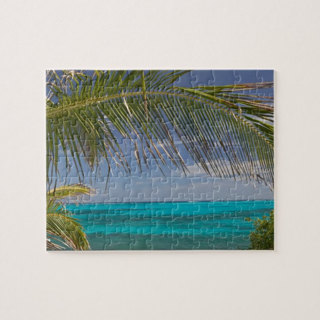 BAHAMAS, Abacos, Loyalist Cays, Man O-War Cay: Puzzle (Horizontal)