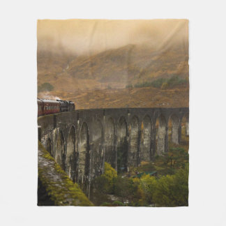 BAHN AUF DER EISENBAHN AM TAG FLEECEDECKE