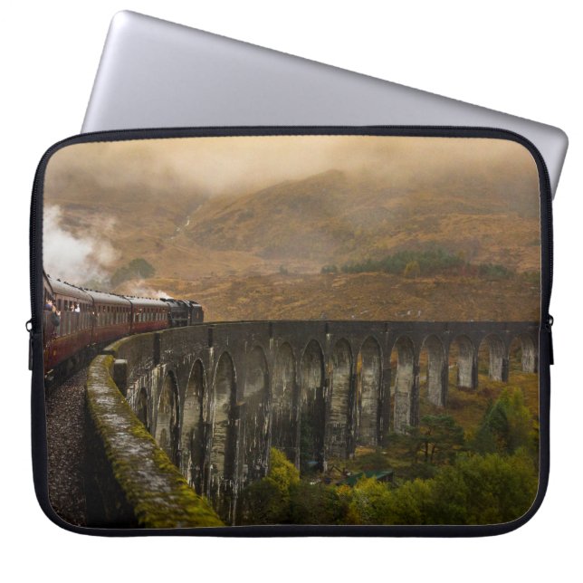 BAHN AUF DER EISENBAHN AM TAG LAPTOPSCHUTZHÜLLE (Vorderseite)