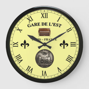 Bahnhof Gare de L’Est ~ Paris Frankreich ~ Aufrech Große Wanduhr