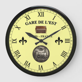 Bahnhof Gare de L’Est ~ Paris Frankreich ~ Aufrech Große Wanduhr