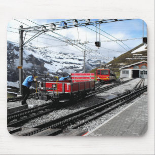 Bahnhof Kleine Scheidegg in der Schweiz Mousepad