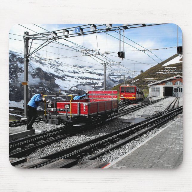 Bahnhof Kleine Scheidegg in der Schweiz Mousepad (Vorne)