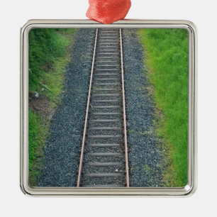 Bahnstrecke in Natur, Landschaft Silbernes Ornament