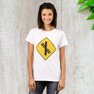 Bahnübergang Straßenschild T-Shirt