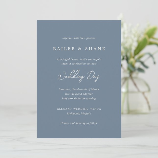 Bailee Dusty Blue Modern Wedding Einladung (Stehend Vorderseite)