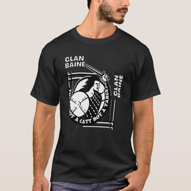 Baine Clan Gaelic Motto Swordsman T-Shirt (Vorderseite)