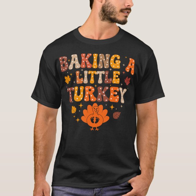 Baking A Little Turkey Thanksgiving Pregnancy  T-Shirt (Vorderseite)