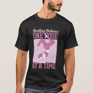 Balance Finden, Eine Stellung Auf Einmal Yoga-Mama T-Shirt