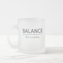 Balance Über Alles – Minimale weiße Typografie