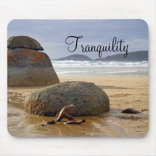 Balanced Rocks and Driftwood on Australian Beach Mousepad (Vorne)